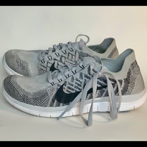 Nike flyknit 4.0 size 6 gray gently used